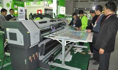 Κίνα Ρόλος για να κυλήσει τη UV μηχανή εκτύπωσης, UV επίπεδης βάσης μηχανή εκτύπωσης CMYK προμηθευτής